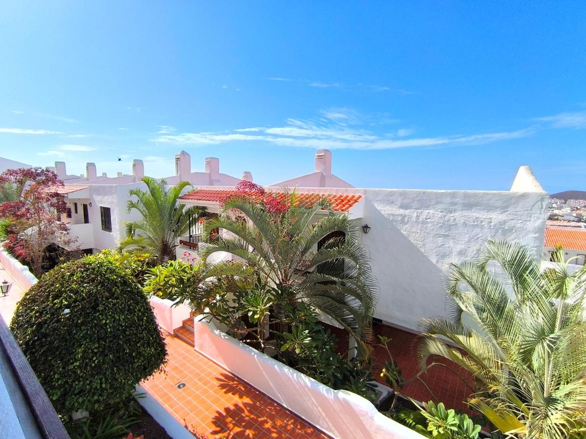 SUNLIT ISLE - heated pool, fibre net, Los Cristianos - Bed and Breakfast