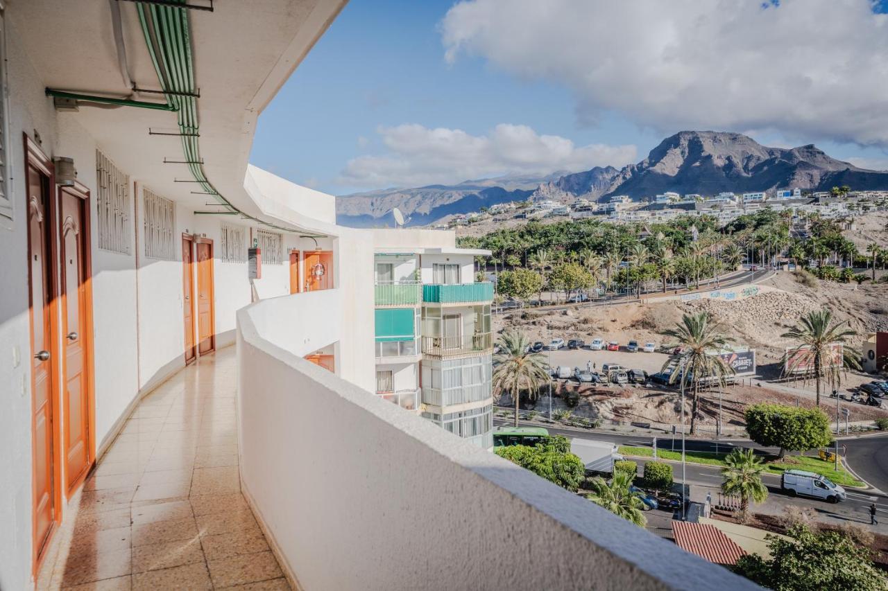 Central Las Americas apartment with ocean views - B&B