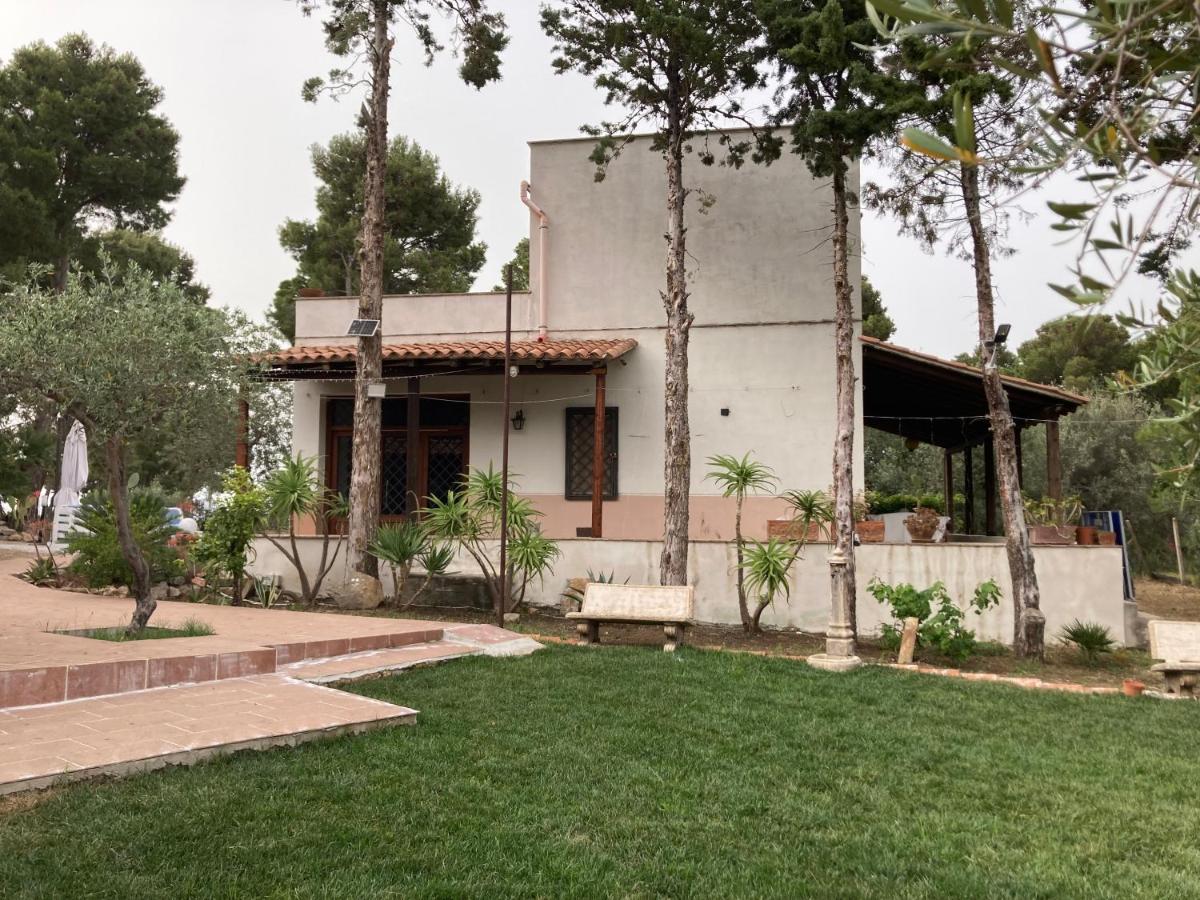 Noravilla con piscina fra mare e montagne - B&B Mandra Capreria