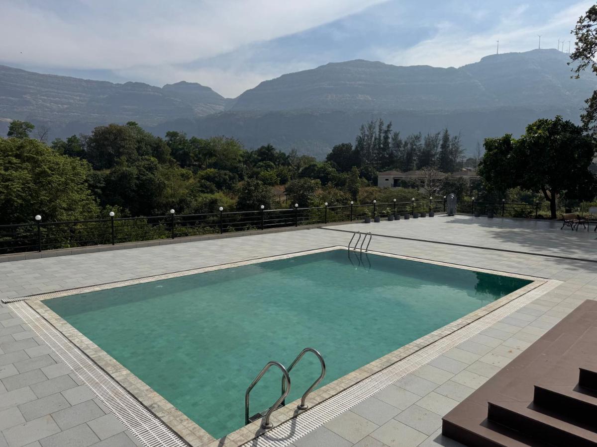 7 Farms 6bhk Luxury Villa with Pool Karjat - B&B