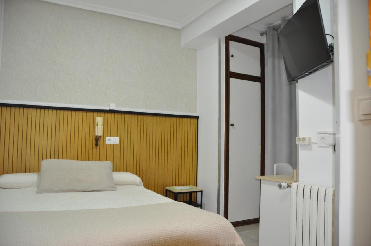 Single Room with Private Bathroom