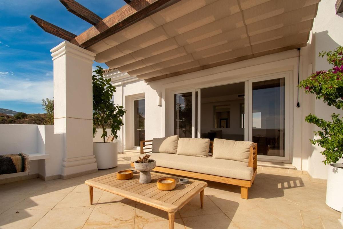 Apartamento de 2 dormitorios con terraza y vistas al mar