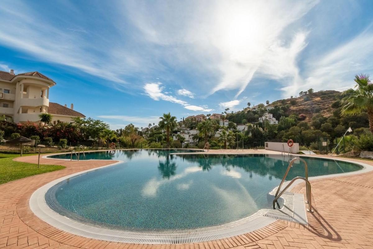 Penthouse with sea view, gym & pool in Puerto Banus - B&B Marbella