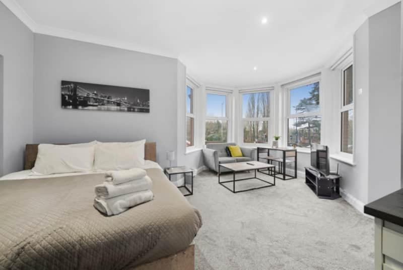 BridgeCity Lovely Studio Apartment Free Parking in Maidstone - B&B Kent