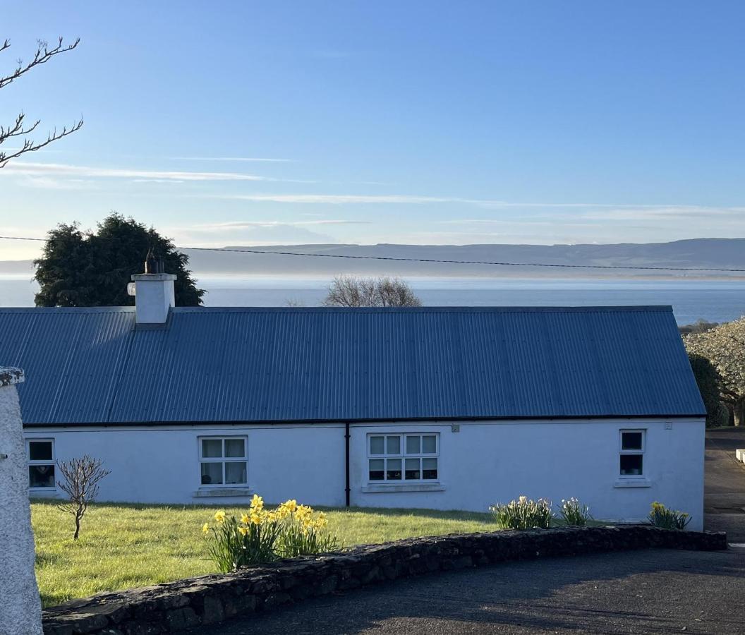 Cosy Donegal Cottage with Panoramic Sea Views - Ferienwohnung