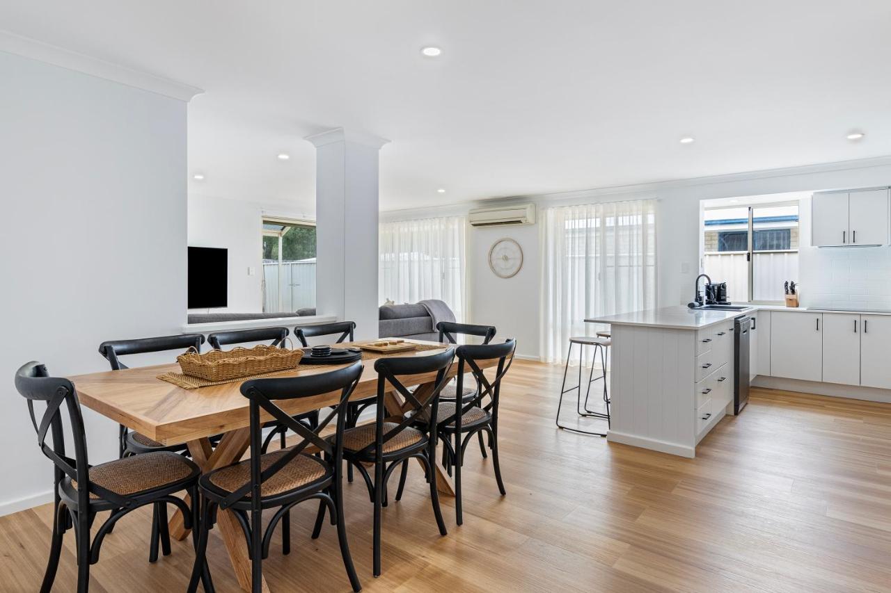 Stylish 5-Bedroom Home Geographe - B&B
