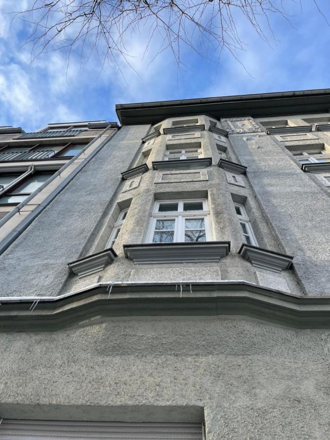 Apartment Leipziger Straße - 3 Schlafzimmer - 4 Betten - Balkon - gratis Stellplatz - SmartTV - Chambres d'hôtes Erfurt