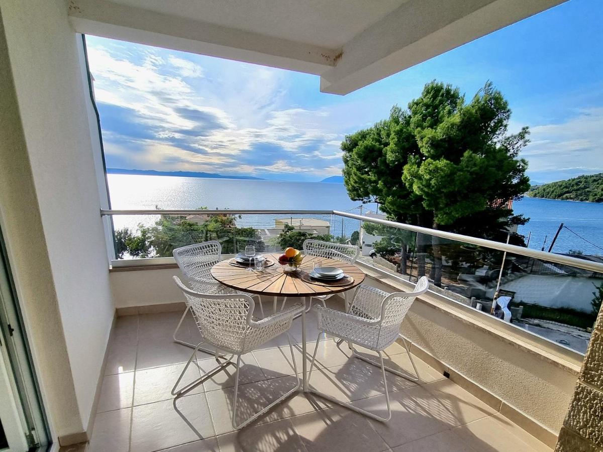 Apartamento de 2 dormitorios con balcón y vistas al mar