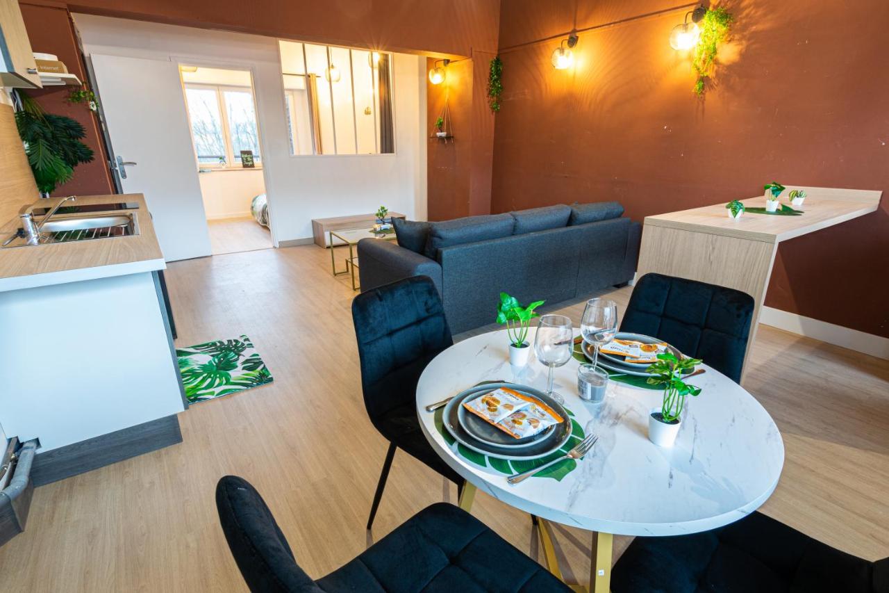 A 100 M DE LA VIELLE VILLE, PROCHE REMPARTS, cosy holiday - B&B