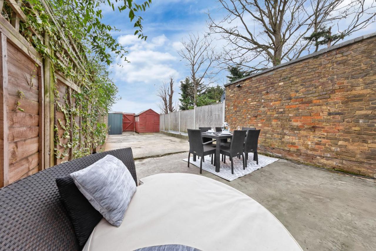 Charming City Retreat,4 Bedroom House,Garden,Free Parking - Chambres d'hôtes Enfield Lock