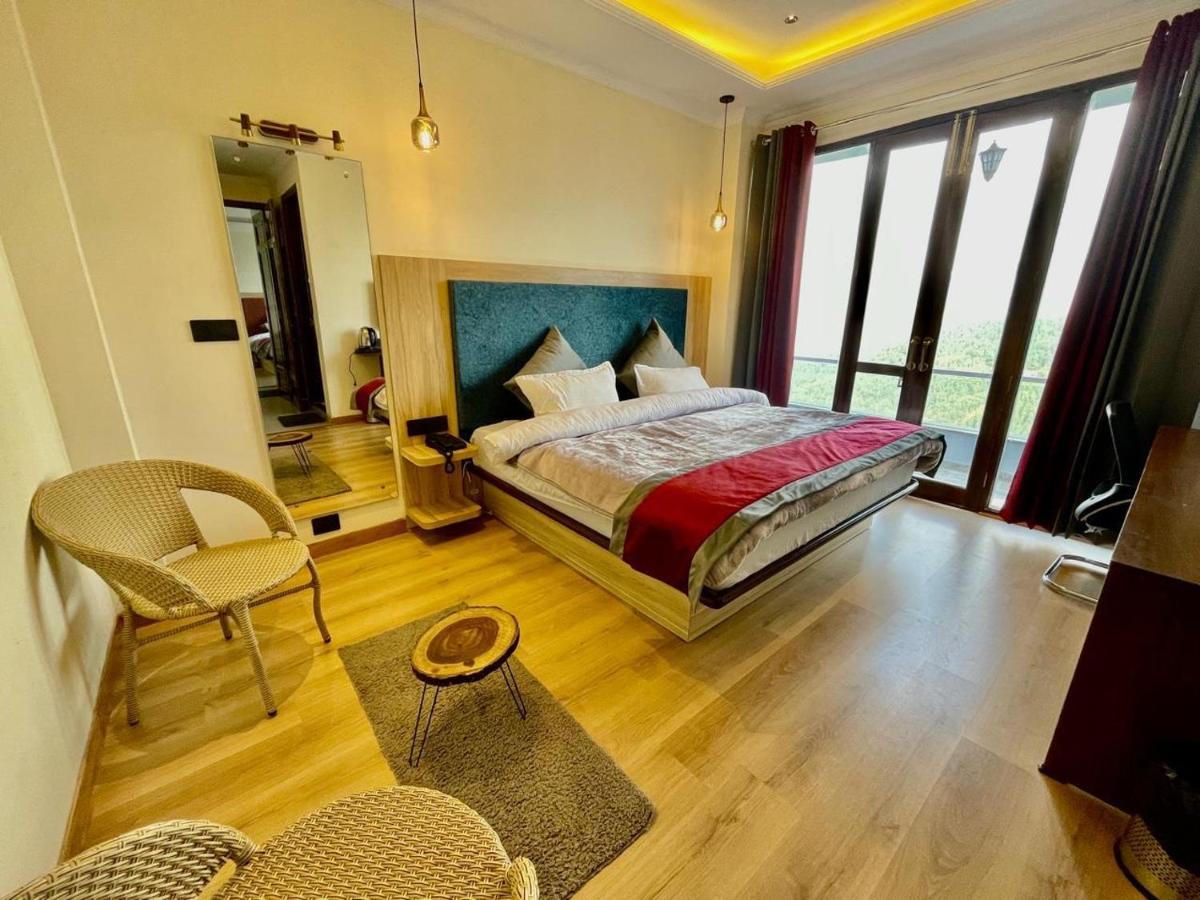 Family Room with Mountain View