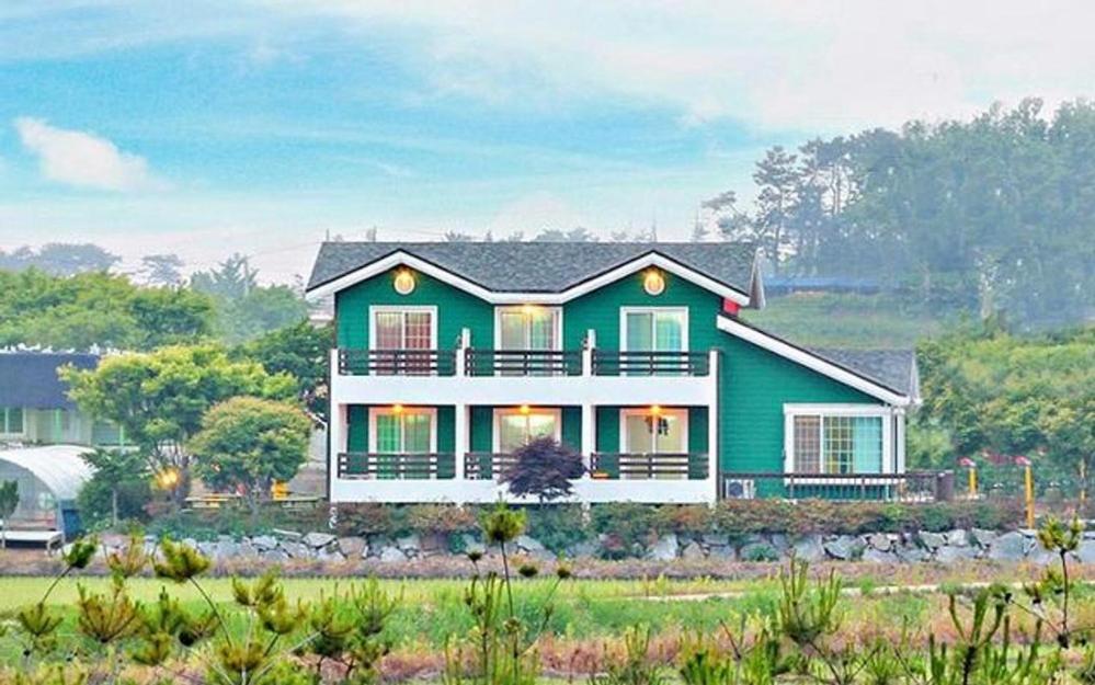 Taean Mongsanpo Pine and Apple Pension - B&B Taean