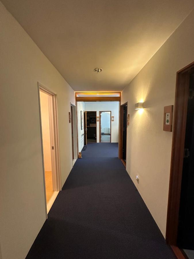 Camera Doppia con Letti Singoli e Bagno in Comune