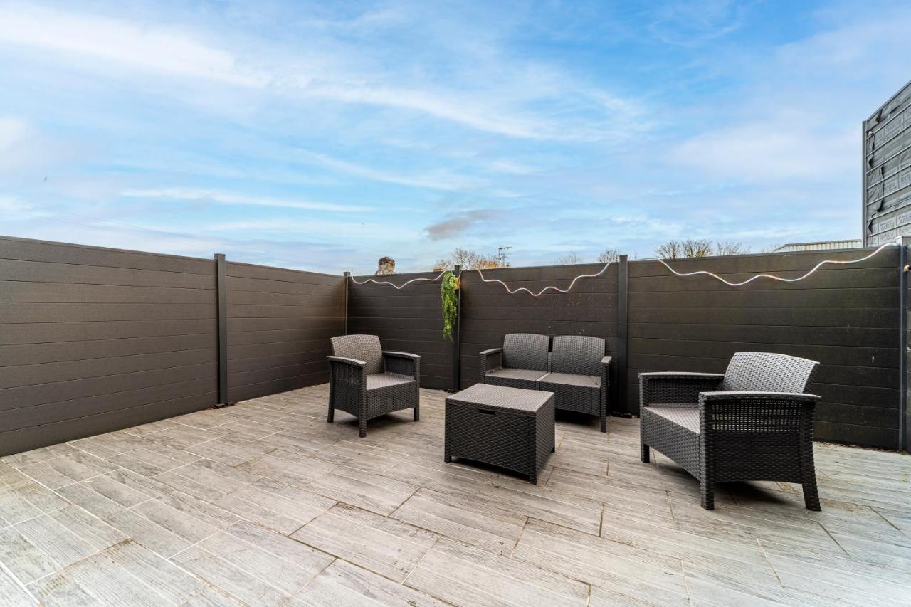Le Cocon - 3 lits - Billard - Parking gratuit - Terrasse - Wifi - B&B