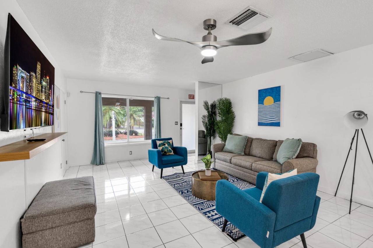 Stunning 4BR Oasis with Pool, 14 minutes to the Ocean - B&B Hollywood