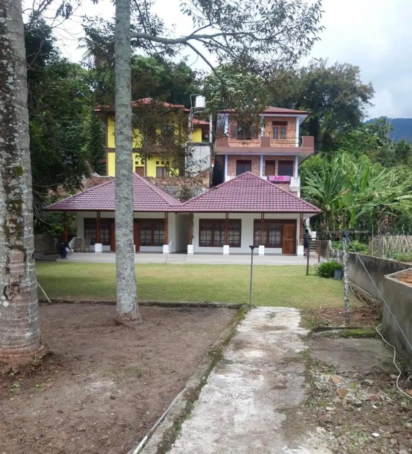 Matraville Home Stay Tuk Tuk Lake Toba Samosir - B&B