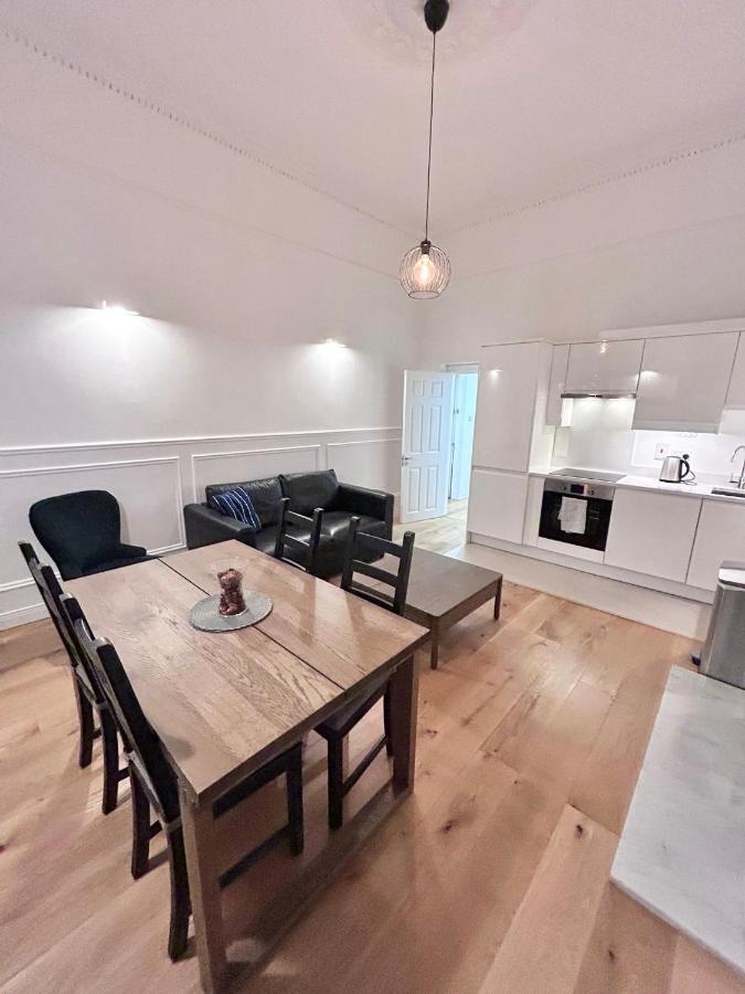 2 bed Apartment in City Centre - Bed and Breakfast