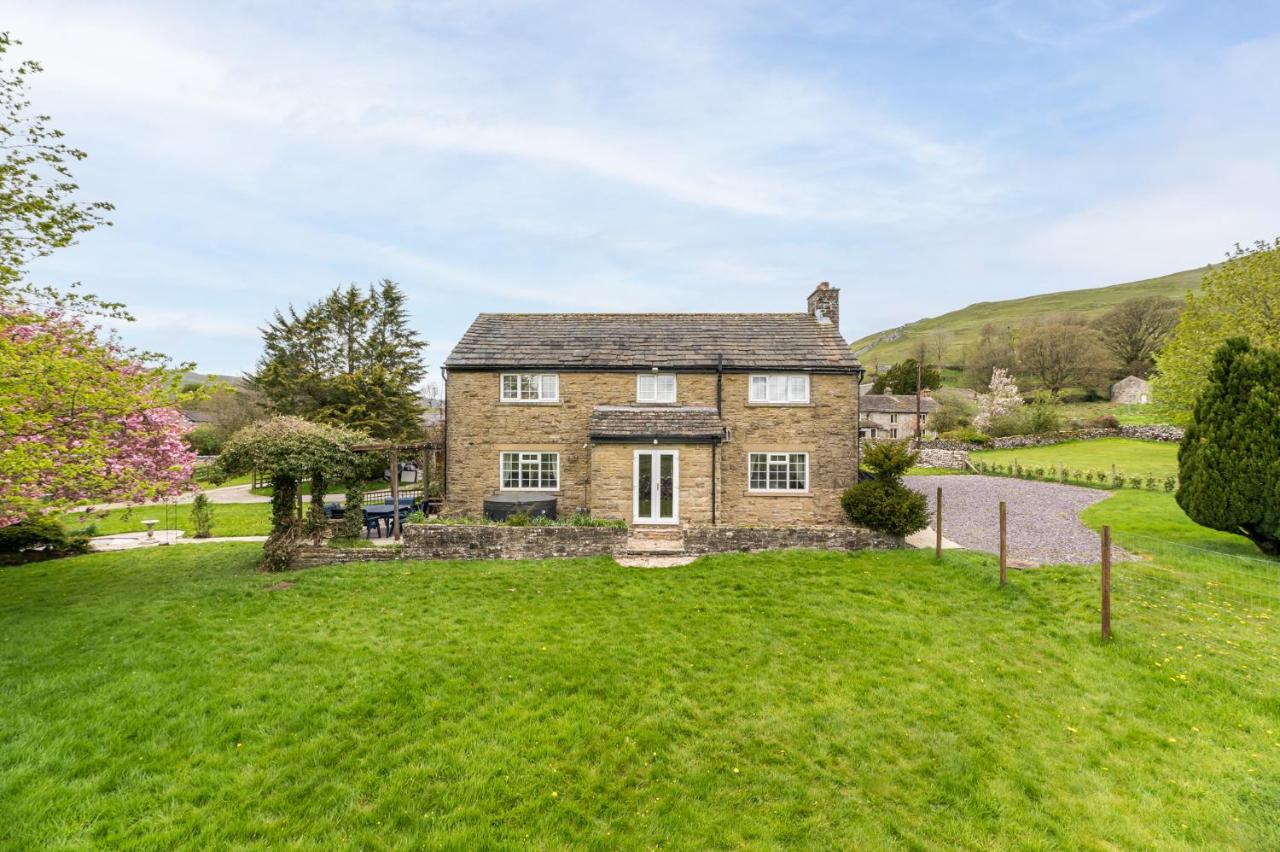 Central Malham, Sleeps 10, 2 Hot Tubs, Yoga Studio - B&B