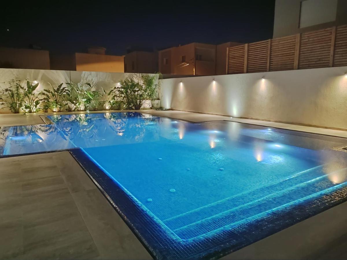 Coquet appartement avec piscine à 10min de l'aéroport Tunis - family only - Chambres d'hôtes Sukrah