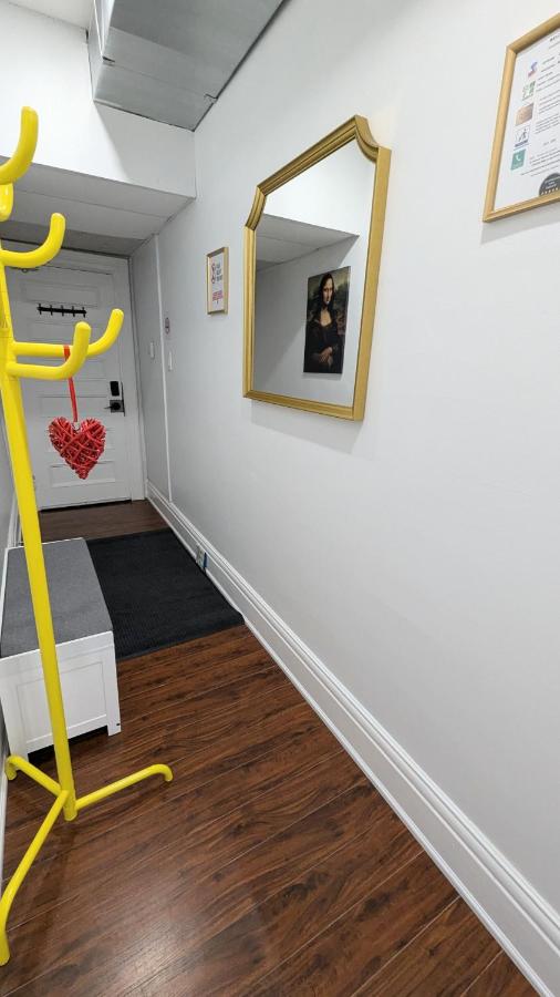 Cozy Room with Private Kitchen, Private Bathroom - Ferienwohnung Toronto