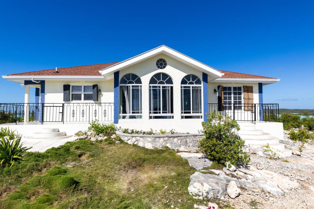 Waterside Home, Shaded Whirlpool Spa, Outdoor Dining, Smart TV, Amazon Prime - B&B Providenciales
