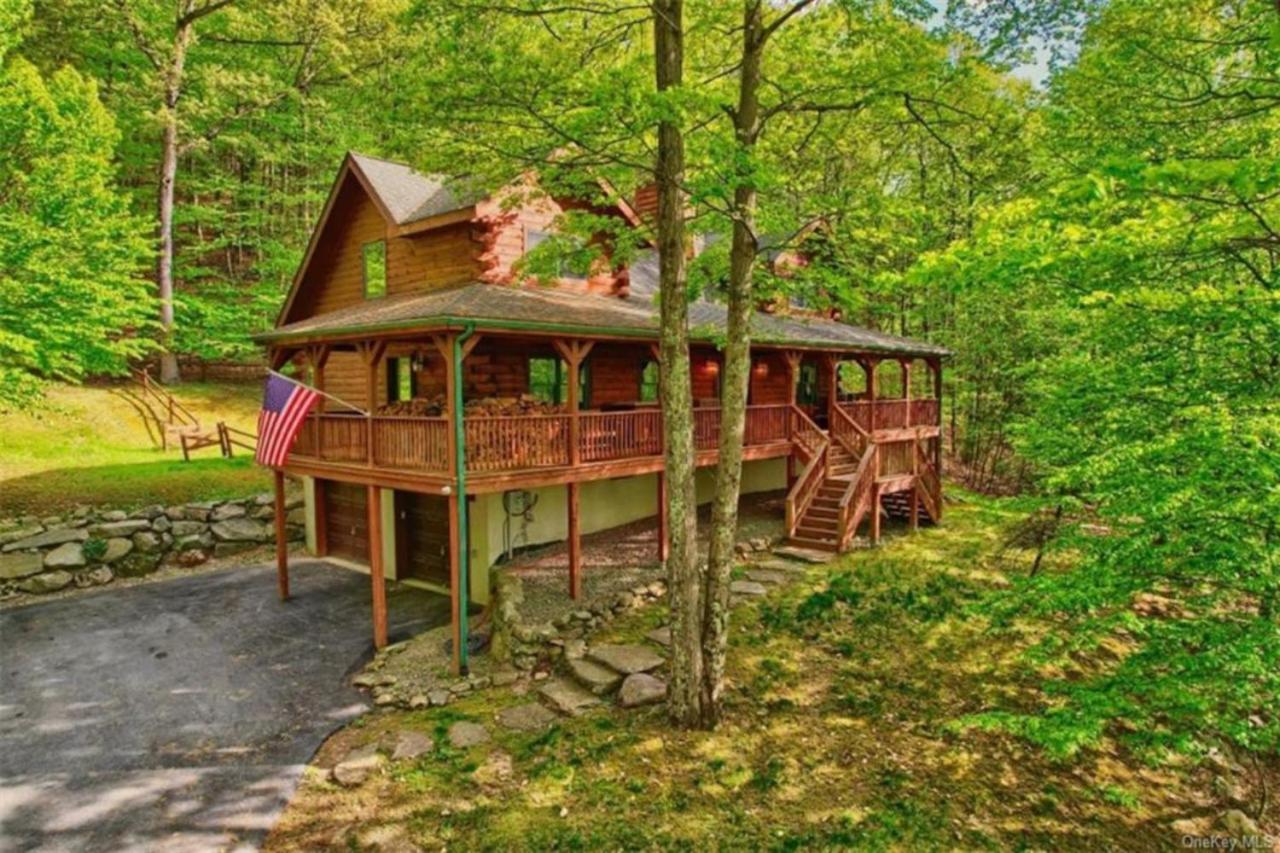 Spacious Log Home in Warwick - B&B