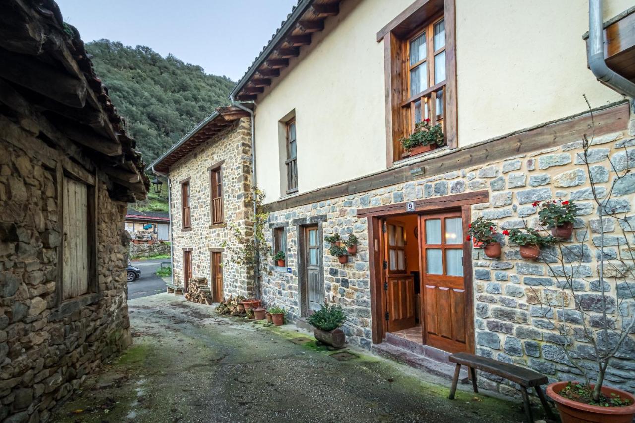 Acogedora Cabaña con Vistas a los Picos de Europa en Camaleño - B&B Congarna
