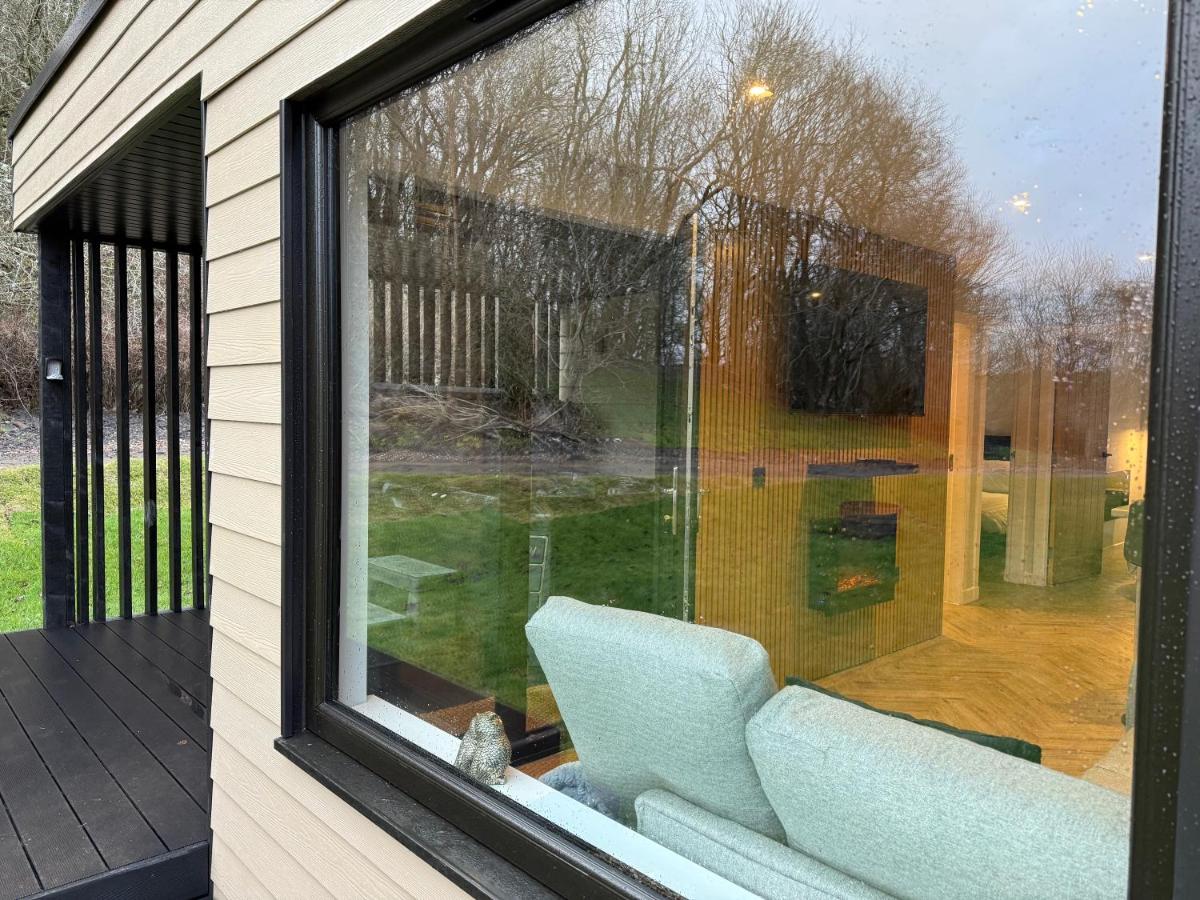 Deluxe Two-Bedroom Apartment with Garden View