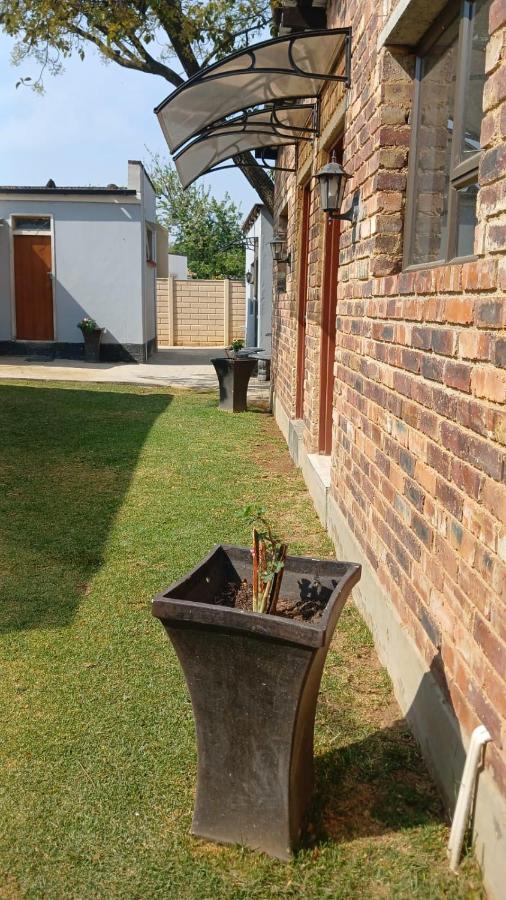 Coty and Reuben's guesthouse - Bed and Breakfast