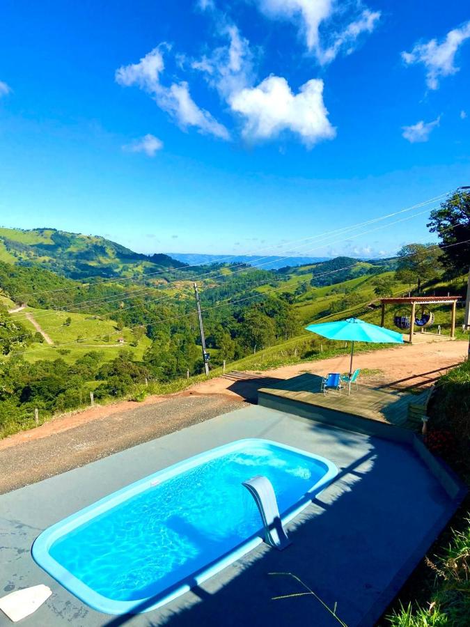 Chalé Mirante da Colina1 com hidro privativa e café da manhã - B&B Córrego do Bom Jesus