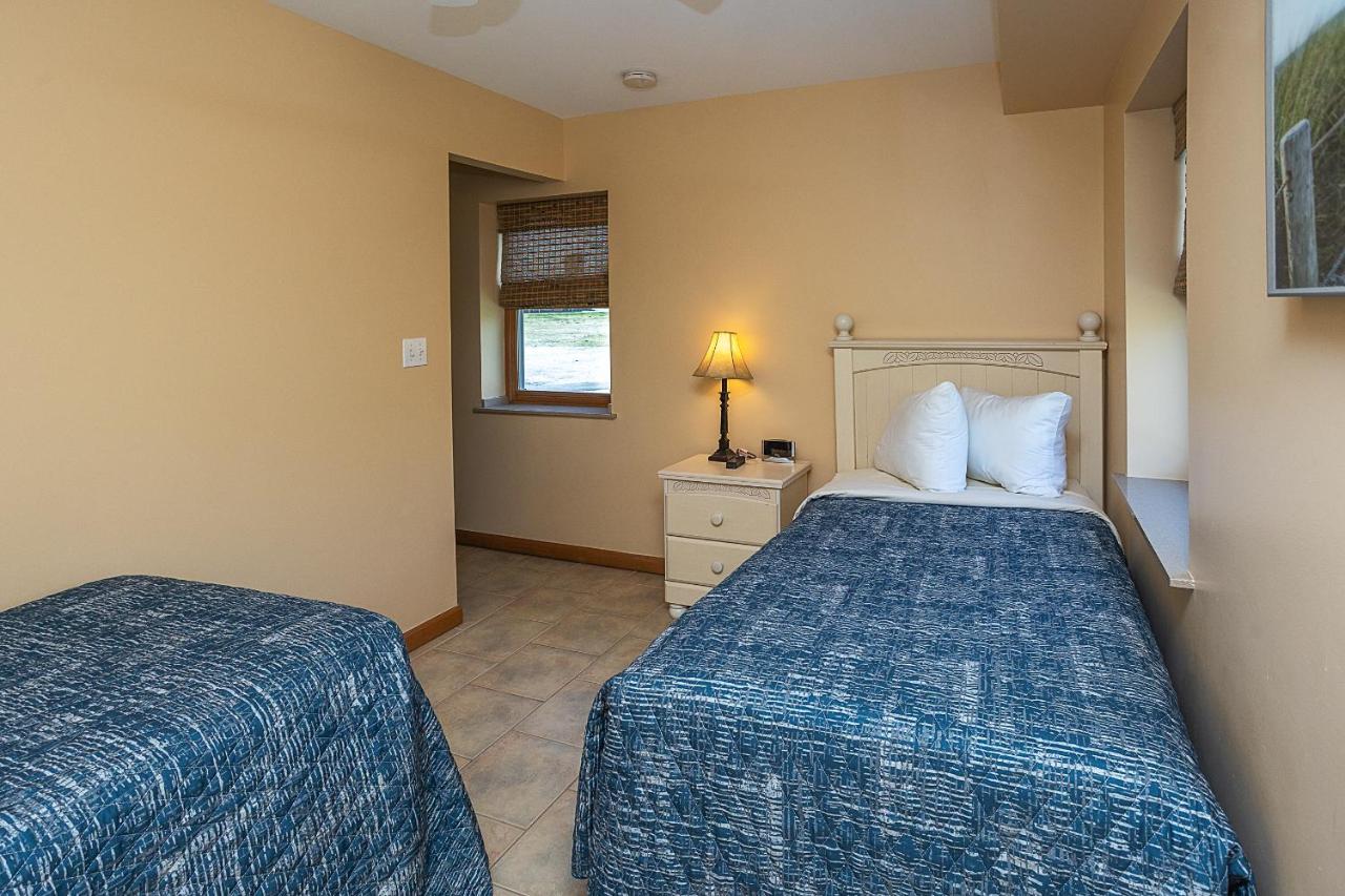 Double or Twin Room with Bathroom
