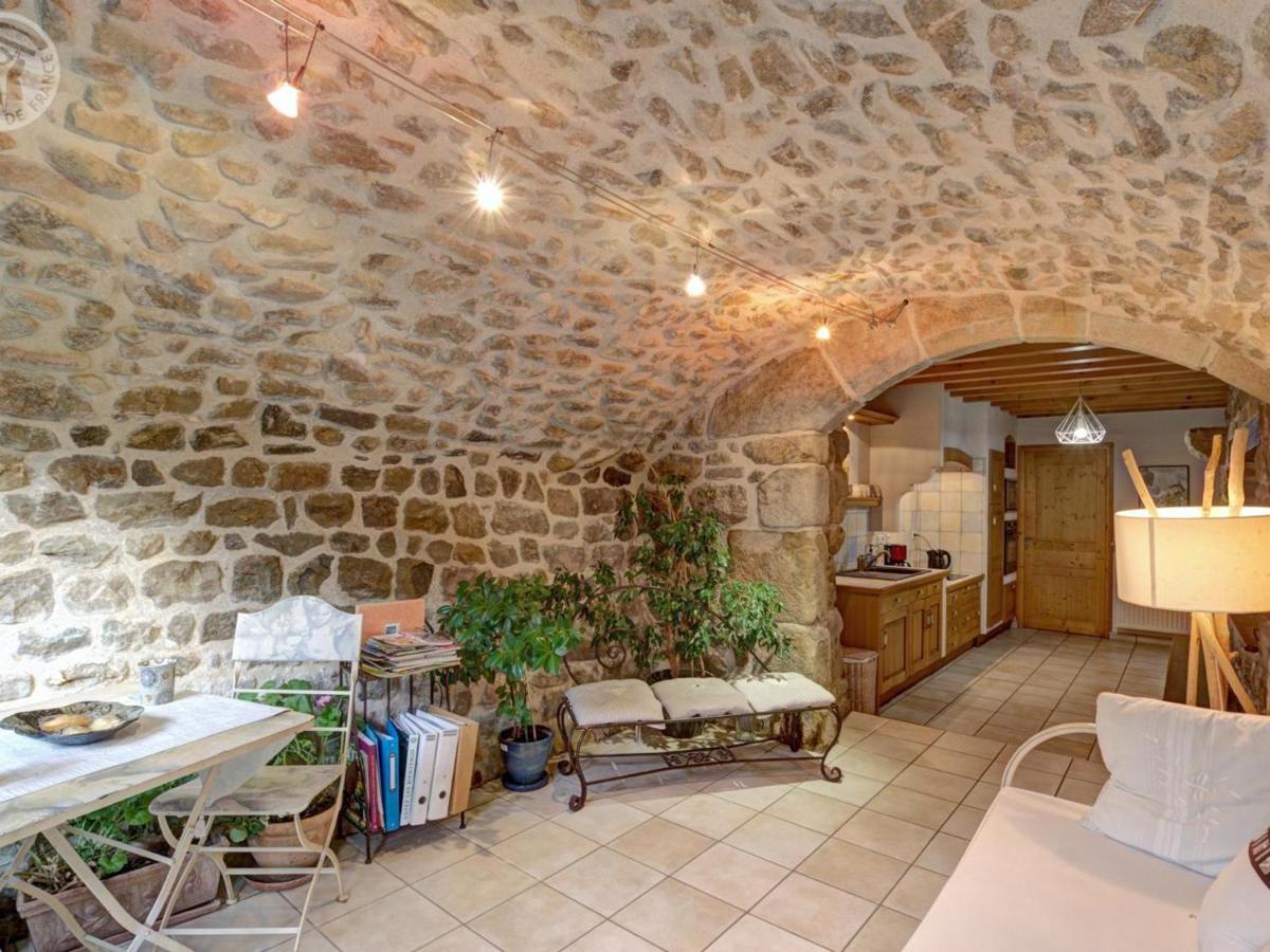 Gîte de Charme 6 Pers avec Jardin Clos à Montarcher - FR-1-496-11 - B&B Montarcher