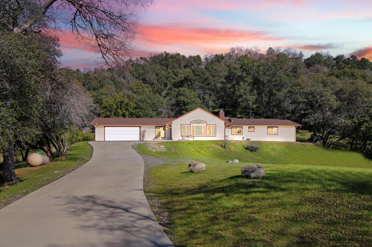 Villa near Yosemite & bass lake w/Hot Tub/EVcharge - Chambres d’hôtes