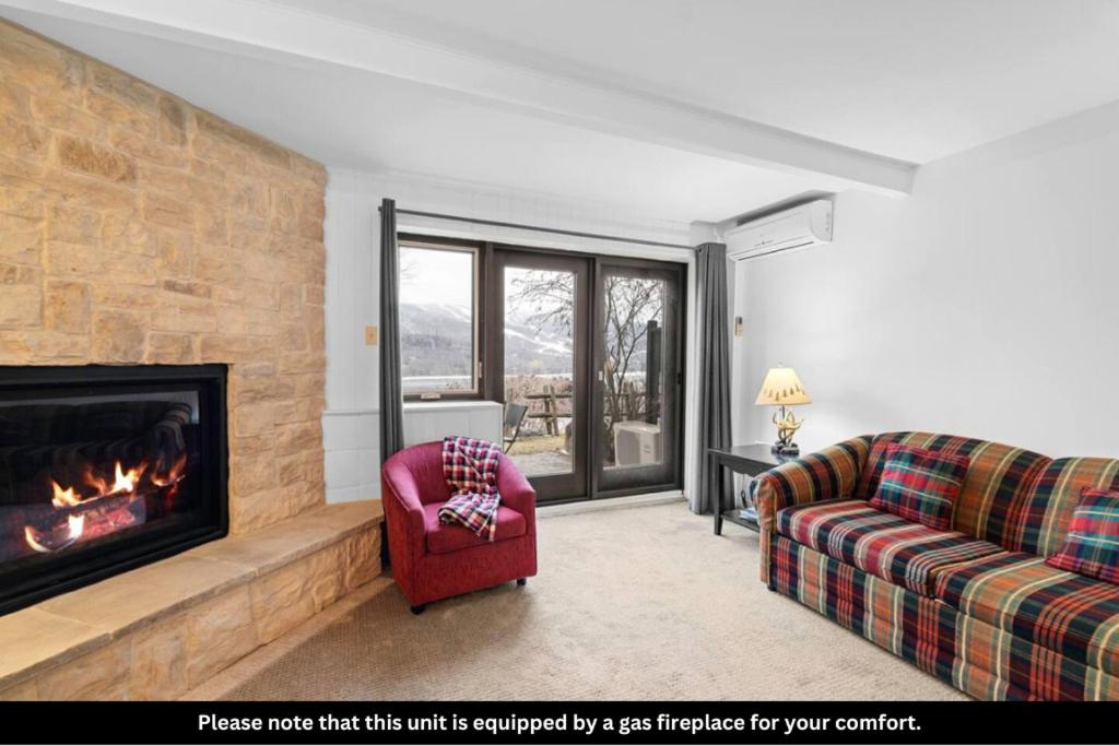 Classic Swiss Condo with Views of Mont-Tremblant - B&B