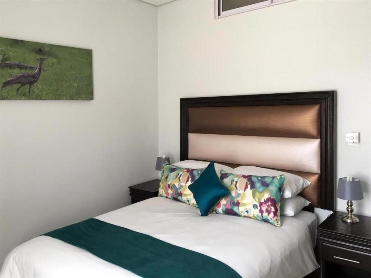 Two-Bedroom Deluxe Apartment with Garden View