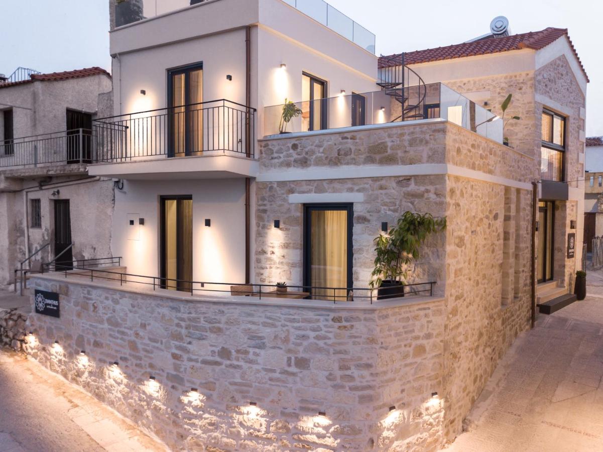 Dianthus Residence, Heated Pool & in-pool Whirlpool, By Thinkvilla - Bed and Breakfast