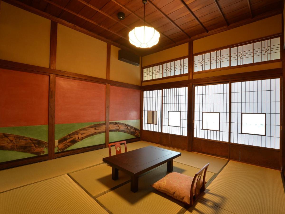 Japanese-Style Room