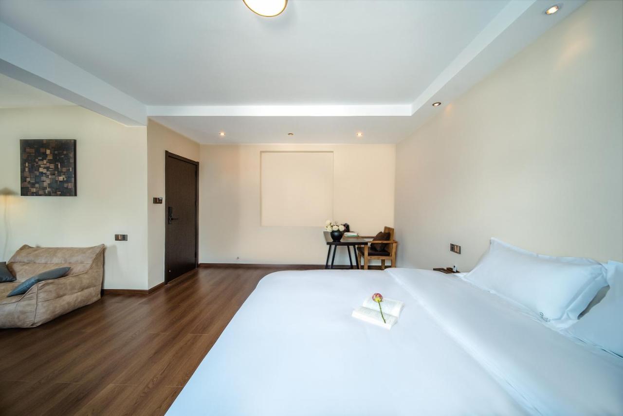 Deluxe Queen Room