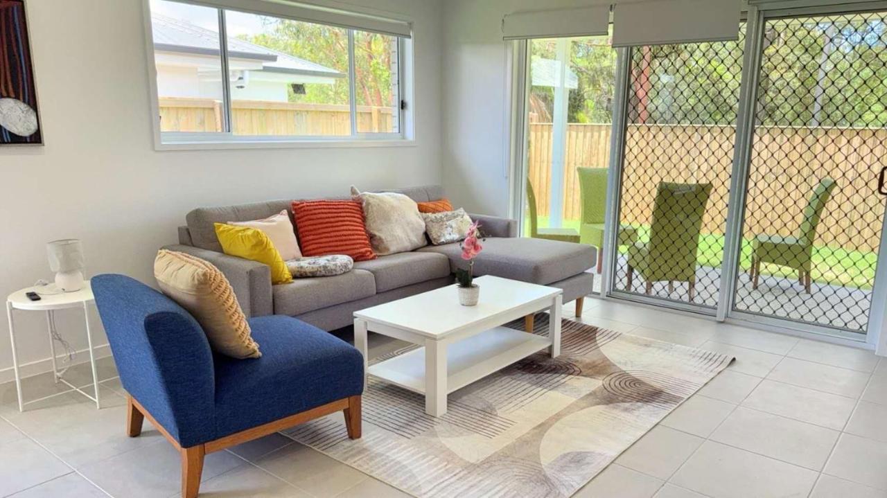 Brand New Home - Spacious Family Retreat - B&B