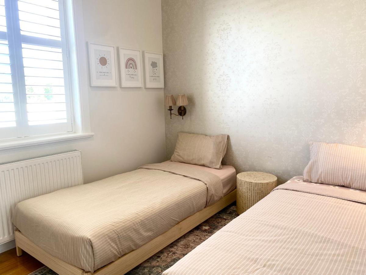 Seaside Escape- 2 bedroom Central Cottage - B&B