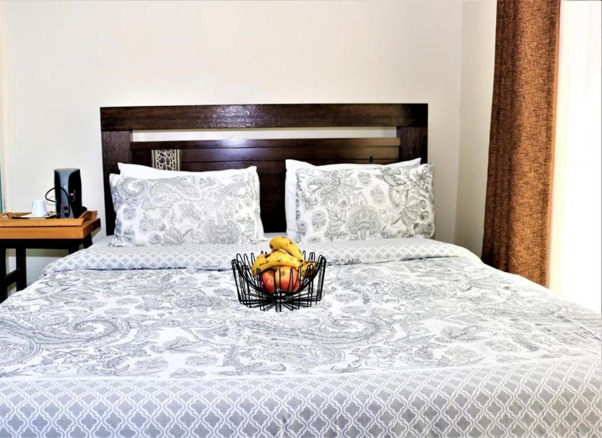 Deluxe Double Room (2 Adults + 1 Child)