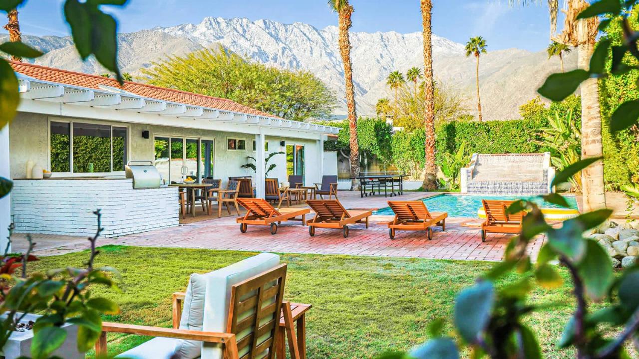 Group Paradise! Palm Springs Villa with Pool, Casita & Mountain Views - Seasonal Special Offer - B&B Palm Springs