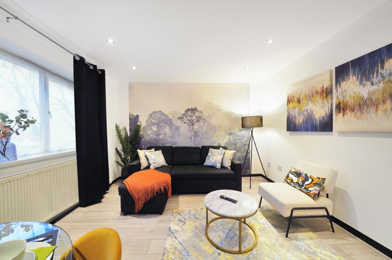 Chic 2-Bedroom Flat in Prime London Location - B&B