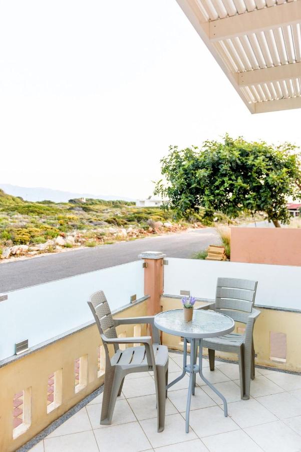 Stavros Marillia Apartment with porch - B&B Stavros