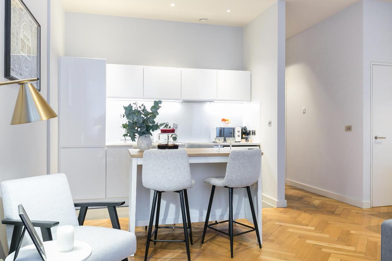 One-Bedroom Deluxe Apartment