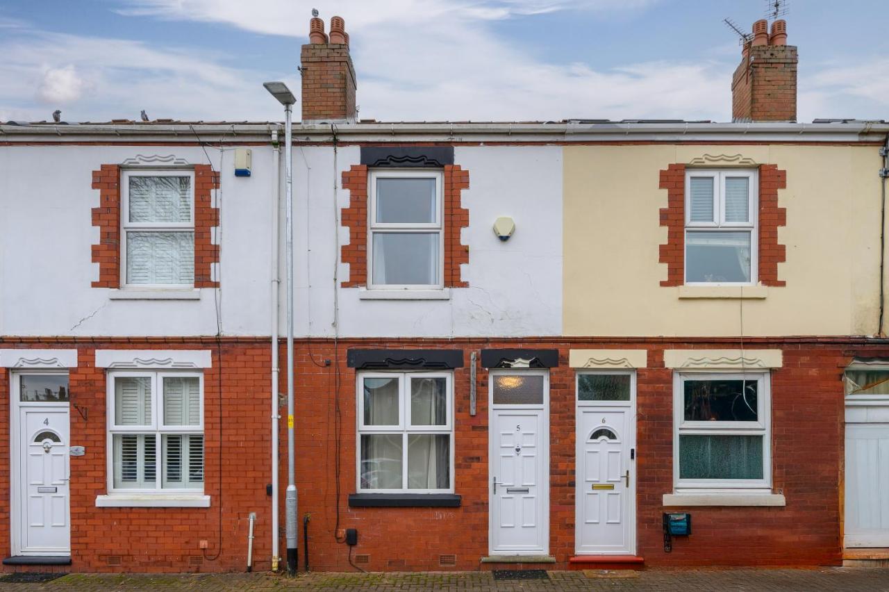 Cosy well-connected 3-bed house - B&B Sale