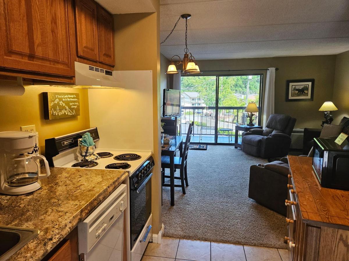 Olde Gatlinburg Place 202 - B&B