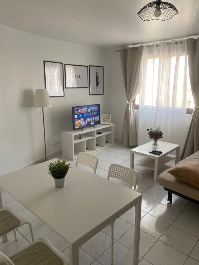 Appartement 2 pièces avec Projecteur à 100m du métro - Chambres d’hôtes