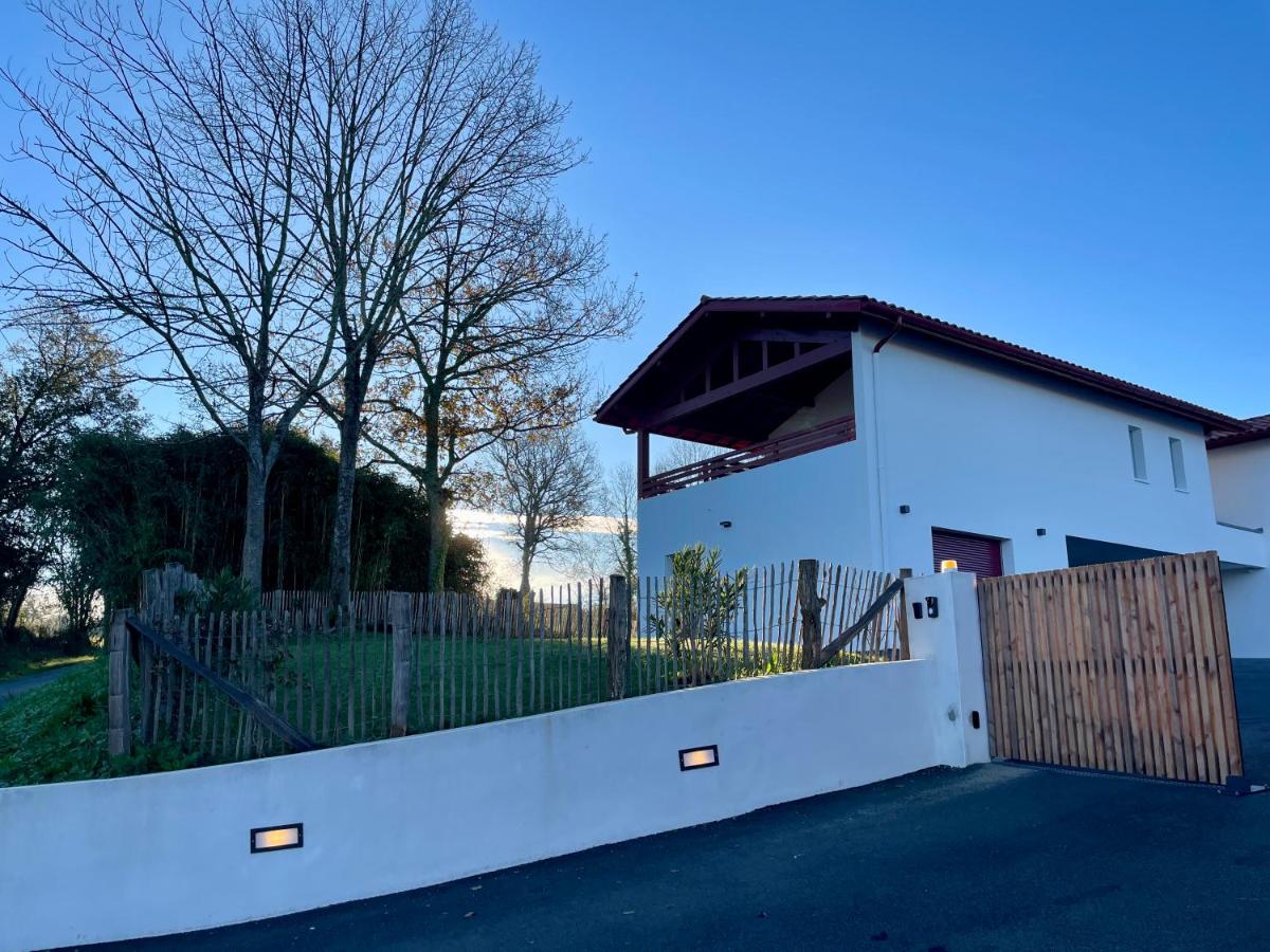 T2 neuf terrasse dégagée au cœur du Pays Basque - B&B