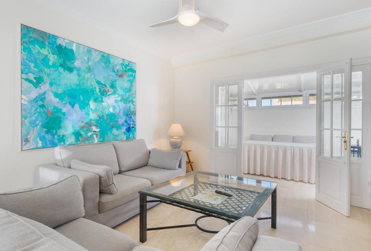 Wide with Terrace & Parking- 3Bd 2Bth- Alfalfa - B&B